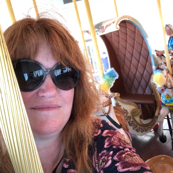 Meet your Posher, Kimberly - Picture 2 of 3